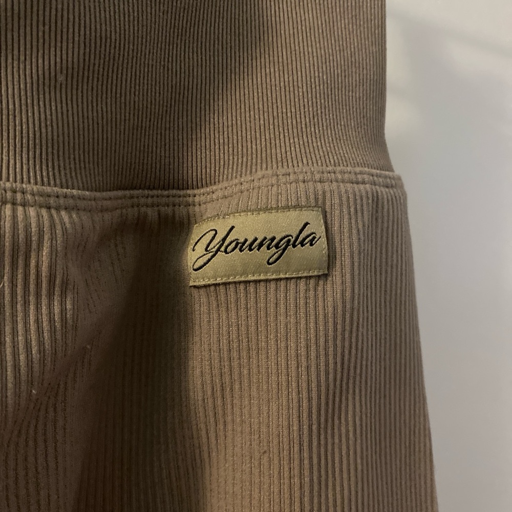 YoungLA Ribbed Beige leggings (short)